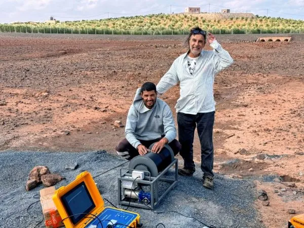 sourcier maroc abvec camera Andelmajid et Pierre Cabanba